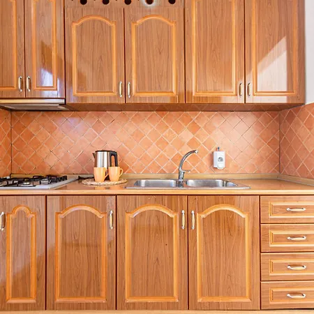 Radhima Sea View 1br 8 - Kitchen, Parking & Balcony -- 6 People -- * Vlorë