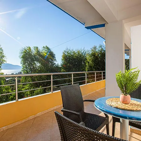 Radhima Sea View 1br 8 - Kitchen, Parking & Balcony -- 6 People -- Apartamento Vlorë